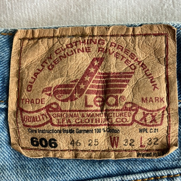 Denim shorts - Picture 3 of 4